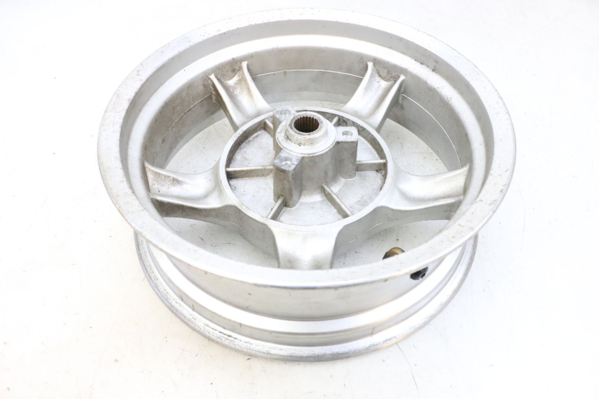 photo de OBRĘCZ TYLNA JM MOTORS GTS 125 (2015 - 2019) - Inny kąt widzenia