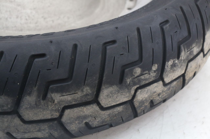 photo de OBRĘCZ TYLNA HARLEY DAVIDSON SPORTSTER XL CUSTOM 883 (1999 - 2006) - Struktura - zbliżenie