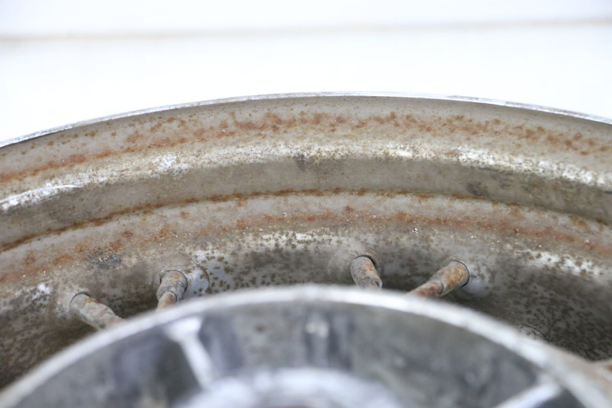 photo de OBRĘCZ TYLNA HONDA VT C2 SHADOW 750 (1997 - 2001) - Struktura - zbliżenie