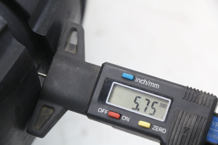 photo de OBRĘCZ TYLNA HUSQVARNA SVARTPILEN 401 (2018 - 2023) - Struktura - zbliżenie