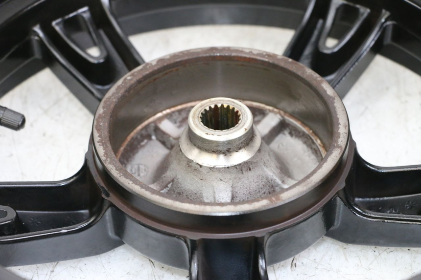 photo de OBRĘCZ TYLNA PEUGEOT KISBEE 4T 50 (2018 - 2022) - Widok z bliska