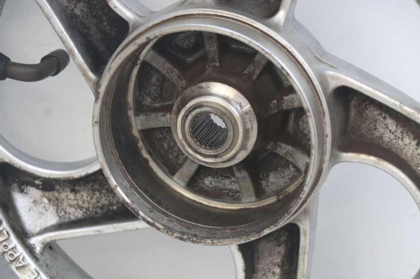 photo de OBRĘCZ TYLNA SYM MIO 50 (2011 - 2017) - Zbliżenie techniczne