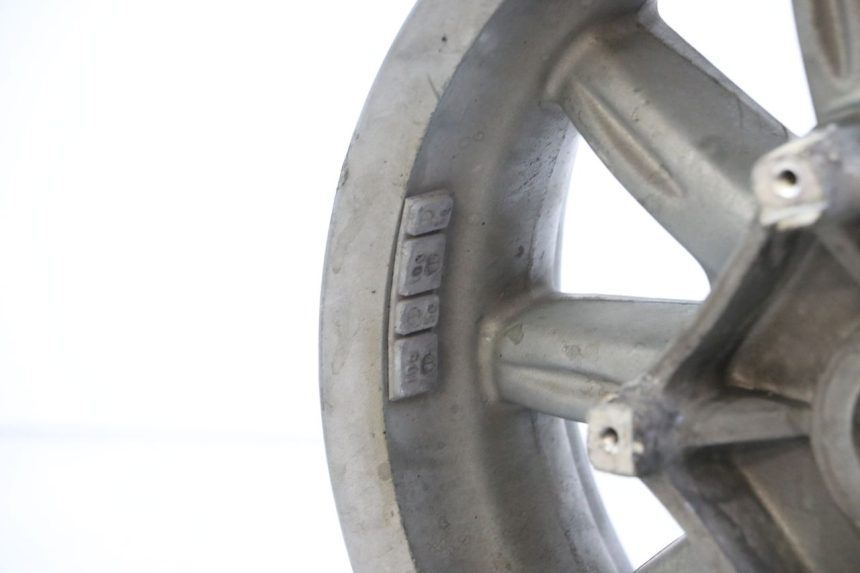 photo de OBRĘCZ TYLNA PIAGGIO MP3 125 (2006 - 2014) - Widok z bliska