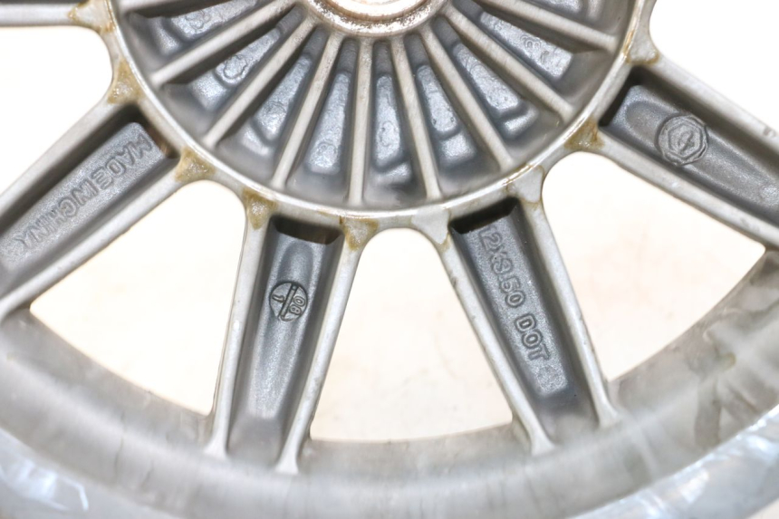 photo de OBRĘCZ TYLNA PIAGGIO MP3 125 (2006 - 2014) - Zbliżenie techniczne