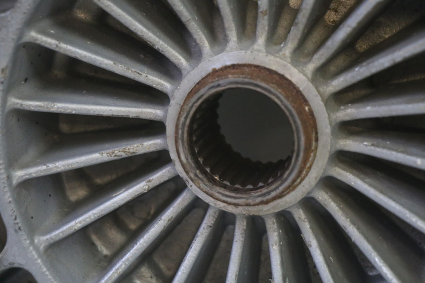 photo de OBRĘCZ TYLNA PIAGGIO MP3 RL 250 (2006 - 2010) - Szczegóły charakterystyczne