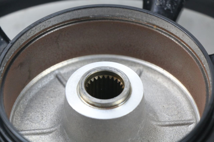 photo de OBRĘCZ TYLNA MBK MW TRYPTIK 125 (2017 - 2022) - Zbliżenie komponentów