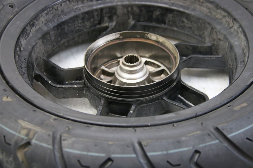 photo de OBRĘCZ TYLNA SYM ORBIT III 3 4T 50 (2021 - 2025) - Zoom stanu zużycia