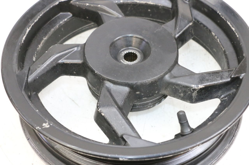 photo de OBRĘCZ TYLNA SYM ORBIT III 3 4T 50 (2018 - 2021) - Zbliżenie techniczne