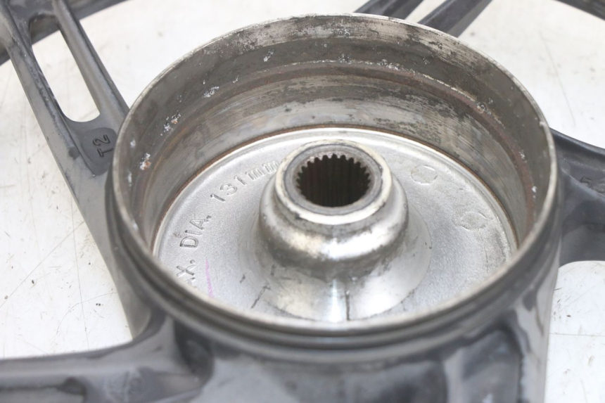 photo de OBRĘCZ TYLNA HONDA PCX (JF28) 125 (2009 - 2011) - Szczegóły charakterystyczne