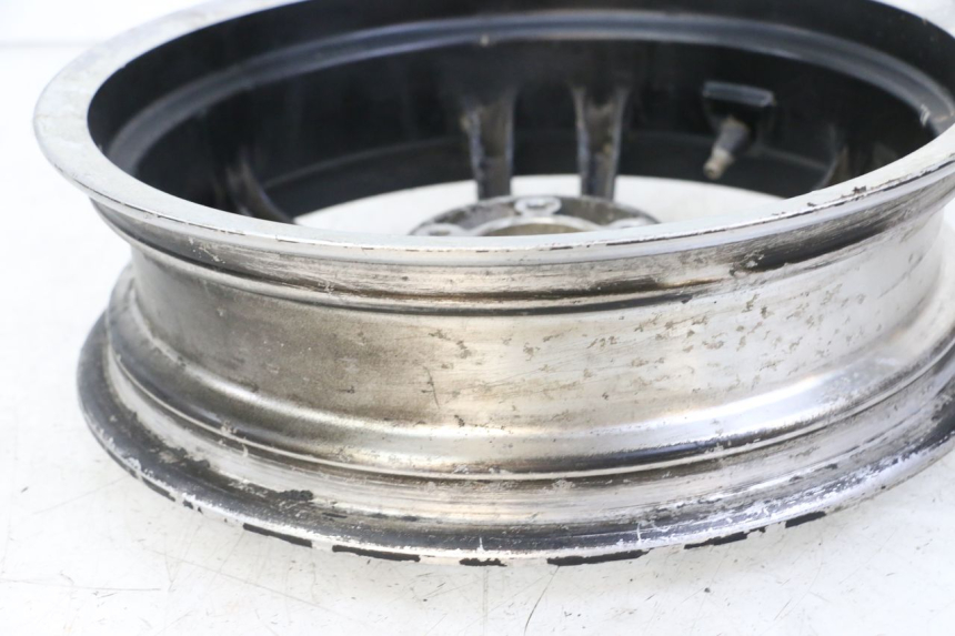 photo de OBRĘCZ TYLNA PEUGEOT SPEEDFIGHT 3 LC 2T 50 (2009 - 2015) - Szczegóły charakterystyczne