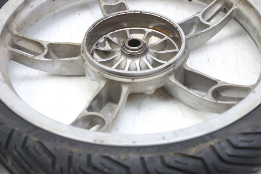 photo de OBRĘCZ TYLNA APRILIA SCARABEO 100 (2003 - 2012) - Zbliżenie techniczne