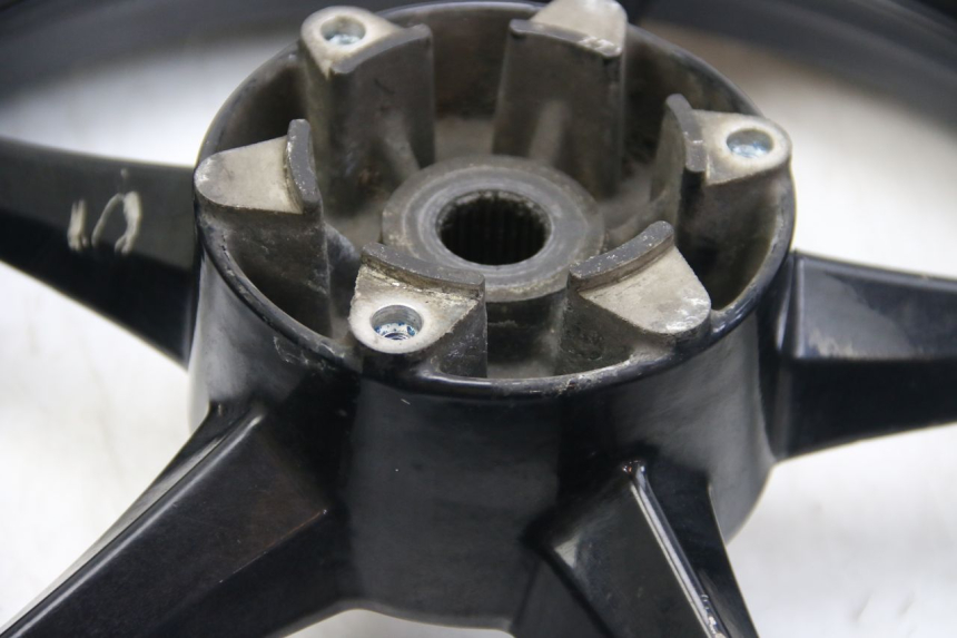 photo de OBRĘCZ TYLNA SUZUKI SIXTEEN 125 (2008 - 2010) - Widok z bliska