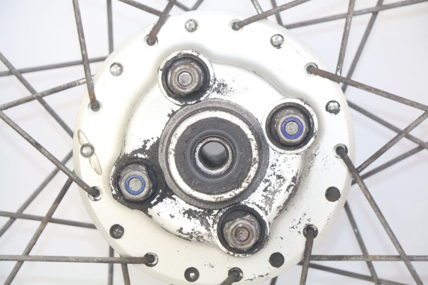 photo de OBRĘCZ TYLNA YAMAHA SR 125 (1982 - 2003) - Szczegóły charakterystyczne