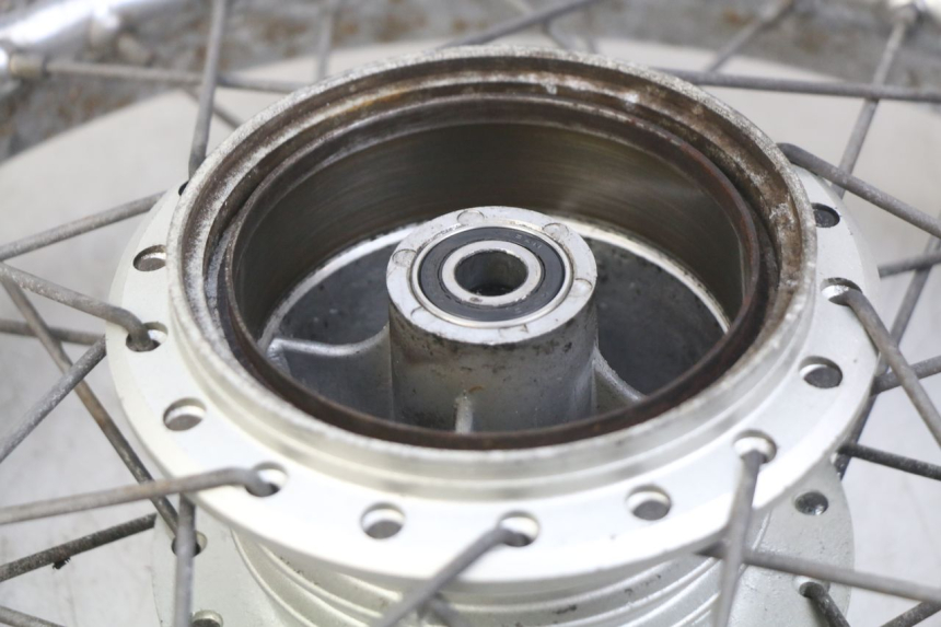 photo de OBRĘCZ TYLNA YAMAHA SR 125 (1982 - 2003) - Zbliżenie techniczne