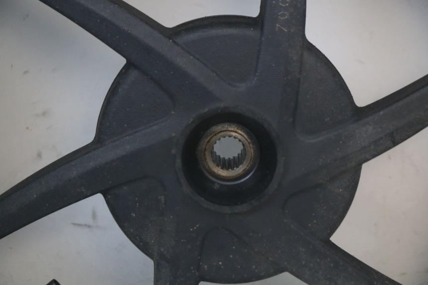 photo de OBRĘCZ TYLNA KYMCO SUPER 8 125 (2008 - 2015) - Zbliżenie techniczne