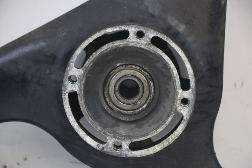 photo de OBRĘCZ TYLNA SUZUKI GS F 500 (2004 - 2007) - Zbliżenie komponentów