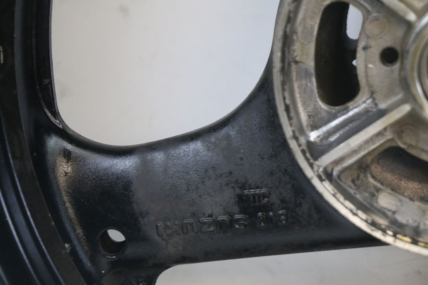 photo de OBRĘCZ TYLNA SUZUKI GS F 500 (2004 - 2007) - Punkty mocowania