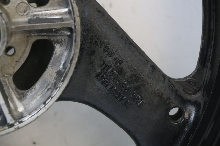 photo de OBRĘCZ TYLNA SUZUKI GS F 500 (2004 - 2007) - Stan powierzchni