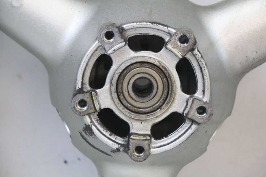 photo de OBRĘCZ TYLNA SUZUKI SV S 650 (1999 - 2002) - Zbliżenie techniczne