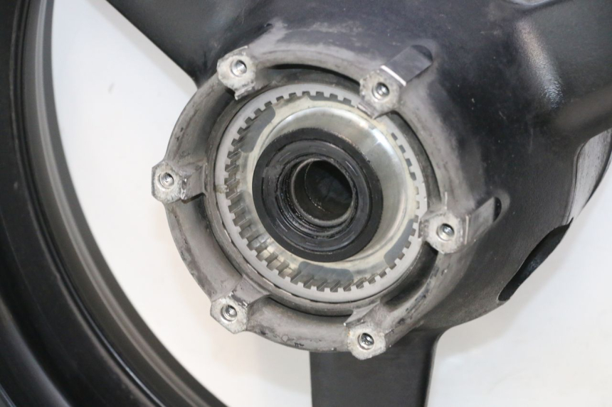 photo de OBRĘCZ TYLNA YAMAHA TDM ABS 900 (2002 - 2014) - Szczegół części