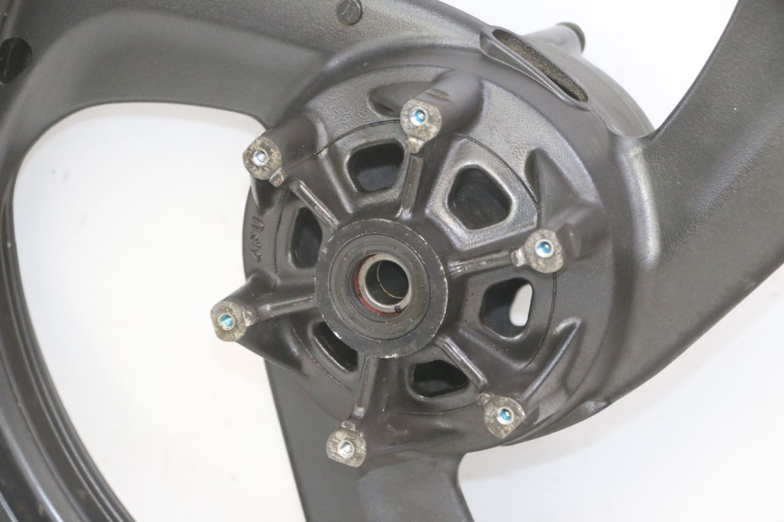 photo de OBRĘCZ TYLNA YAMAHA TDR DELTABOX 125 (1997 - 2003) - Szczegóły charakterystyczne