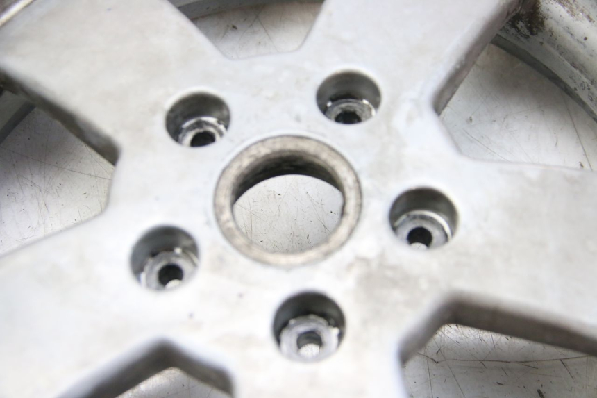 photo de OBRĘCZ TYLNA PIAGGIO VESPA GRANTURISMO 125 (2003 - 2007) - Zoom stanu zużycia