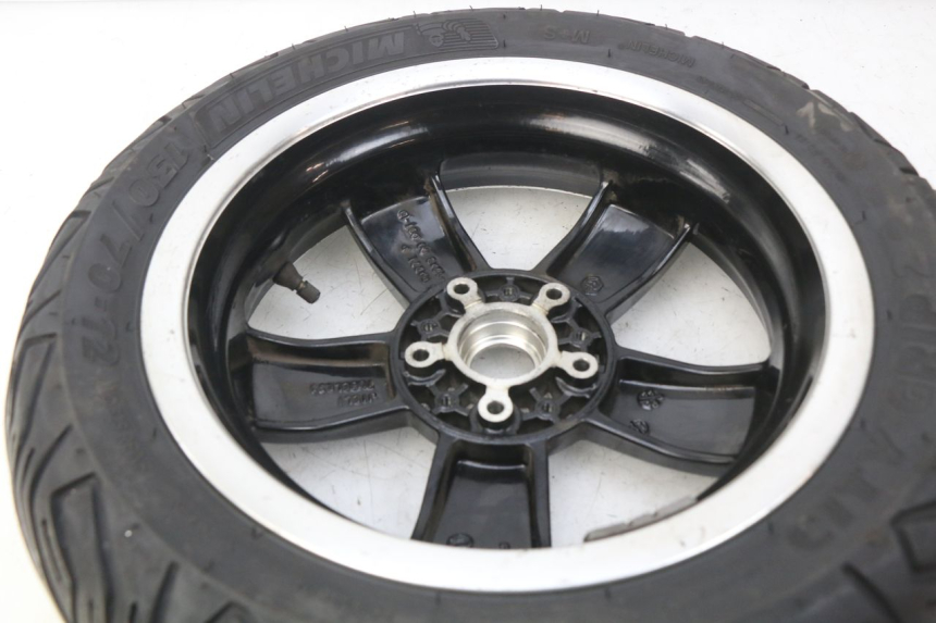 photo de OBRĘCZ TYLNA PIAGGIO VESPA GTS IGET ABS 125 (2017 - 2023) - Szczegół części