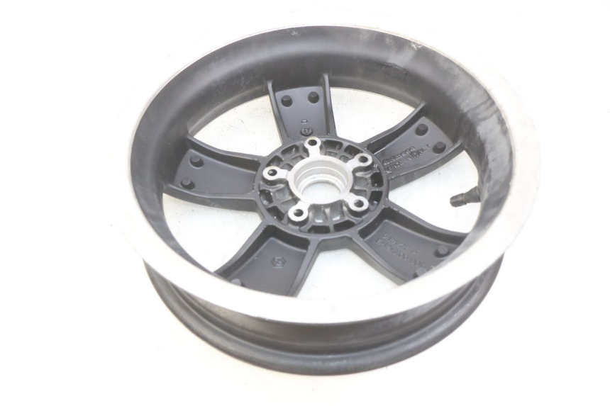 photo de OBRĘCZ TYLNA PIAGGIO VESPA GTS SUPER IE 125 (2009 - 2016) - Szczegóły charakterystyczne