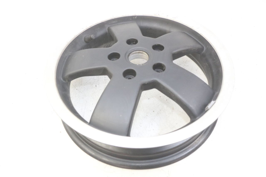 photo de OBRĘCZ TYLNA PIAGGIO VESPA GTS SUPER IE 125 (2009 - 2016) - Zbliżenie komponentów