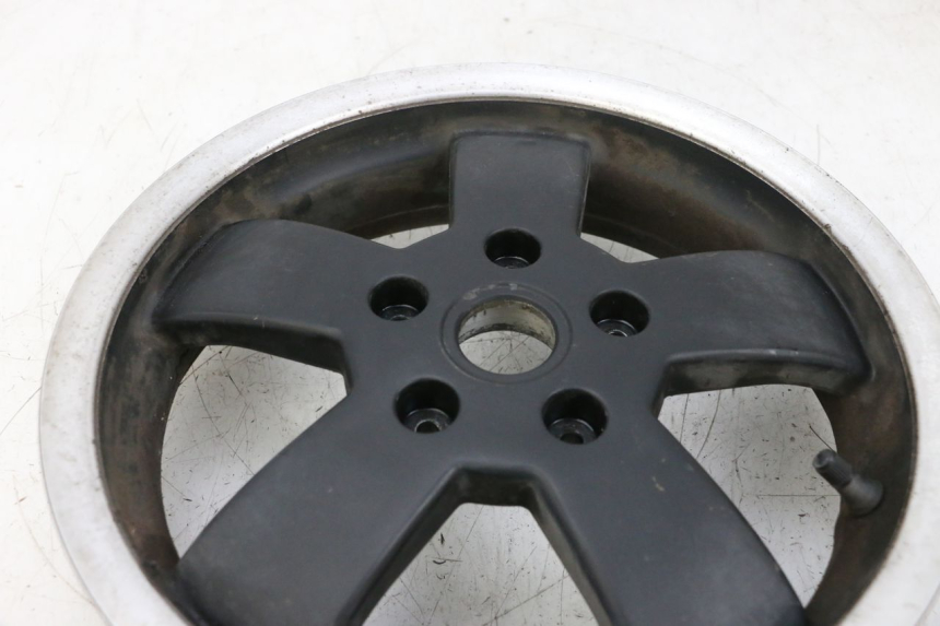 photo de OBRĘCZ TYLNA PIAGGIO VESPA GTS SUPER IE 125 (2009 - 2016) - Widok z bliska