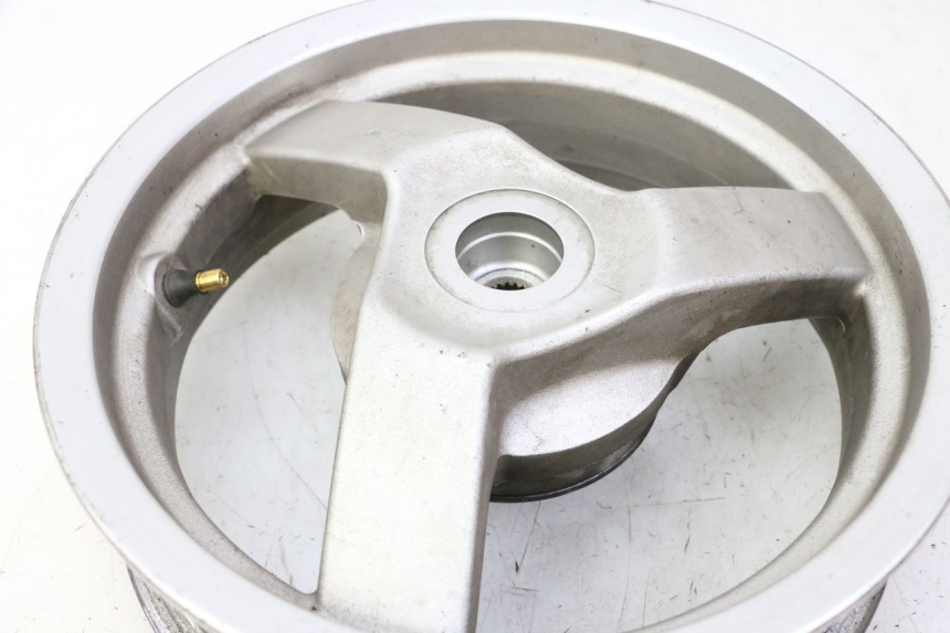 photo de OBRĘCZ TYLNA PEUGEOT VIVACITY NEW 4T 50 (2008 - 2017) - Widok z bliska