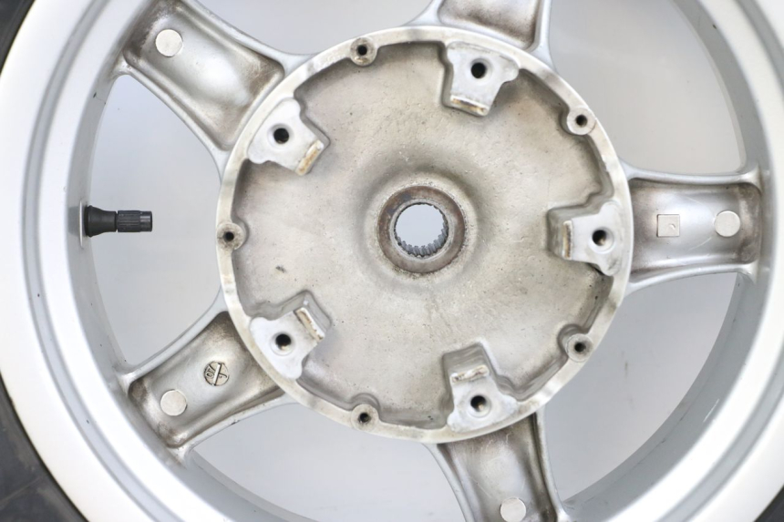 photo de OBRĘCZ TYLNA KYMCO XCITING 250 (2006 - 2009) - Widok z bliska