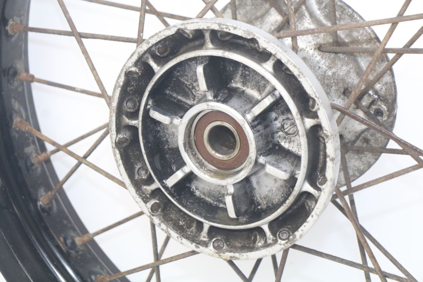 photo de OBRĘCZ TYLNA SUZUKI XF FREEWIND 650 (1997 - 2003) - Struktura - zbliżenie