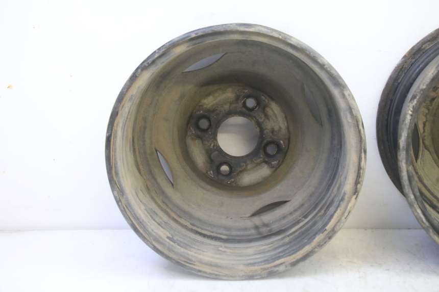 photo de OBRĘCZ TYLNA YAMAHA YFM GRIZZLY 550 (2008 - 2015) - Szczegóły charakterystyczne