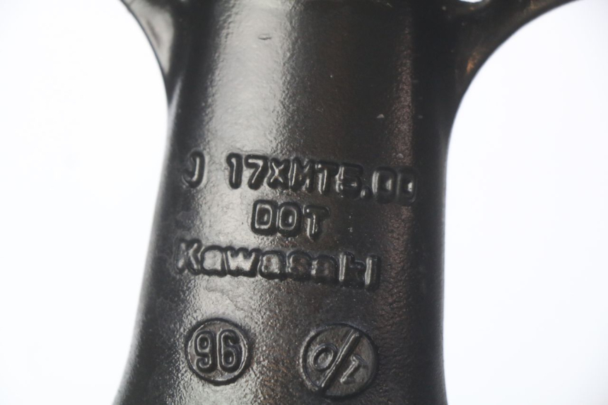 photo de OBRĘCZ TYLNA KAWASAKI ZX-6R ZX6R 600 (1995 - 1997) - Zbliżenie techniczne