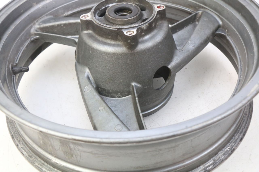 photo de OBRĘCZ TYLNA KAWASAKI ZZR 600 (1995 - 2004) - Widok z bliska