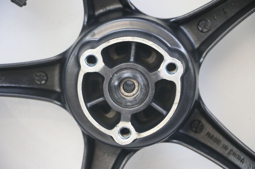 photo de OBRĘCZ PRZEDNIA YAMAHA AEROX 2T 50 (2013 - 2017) - Widok z bliska