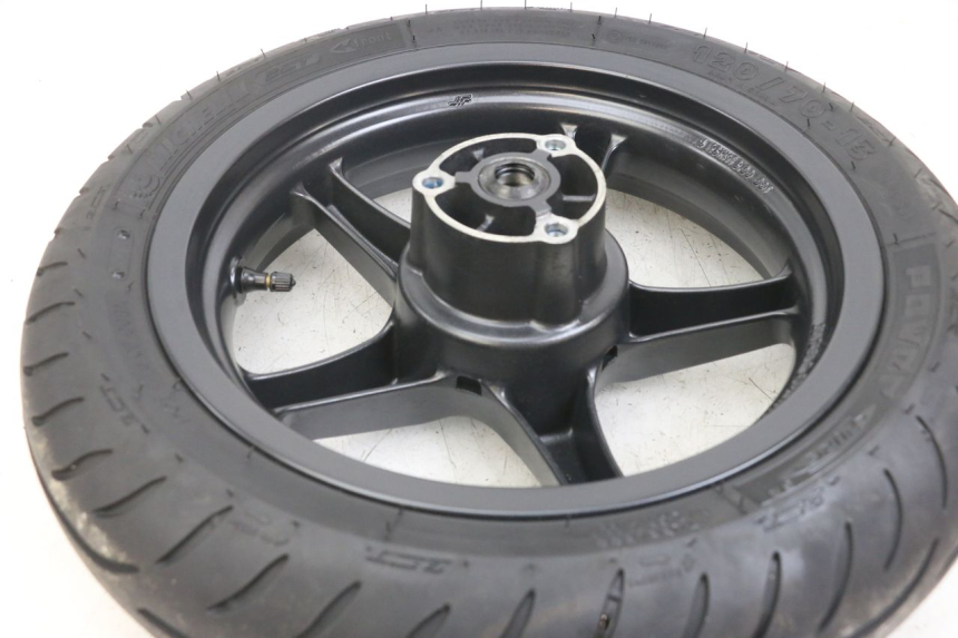 photo de OBRĘCZ PRZEDNIA YAMAHA AEROX 2T 50 (2013 - 2017) - Zbliżenie techniczne