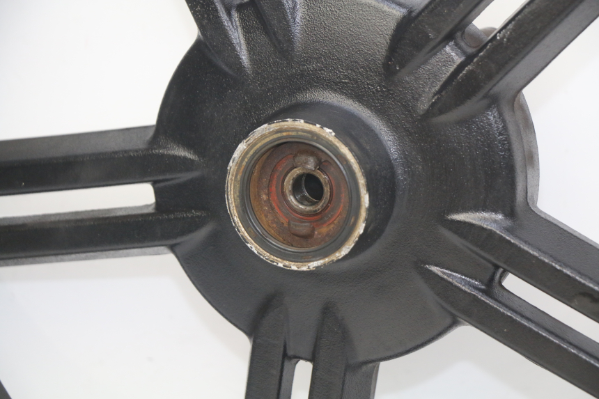 photo de OBRĘCZ PRZEDNIA KYMCO AGILITY 16+ 4T 50 (2018 - 2023) - Zbliżenie komponentów