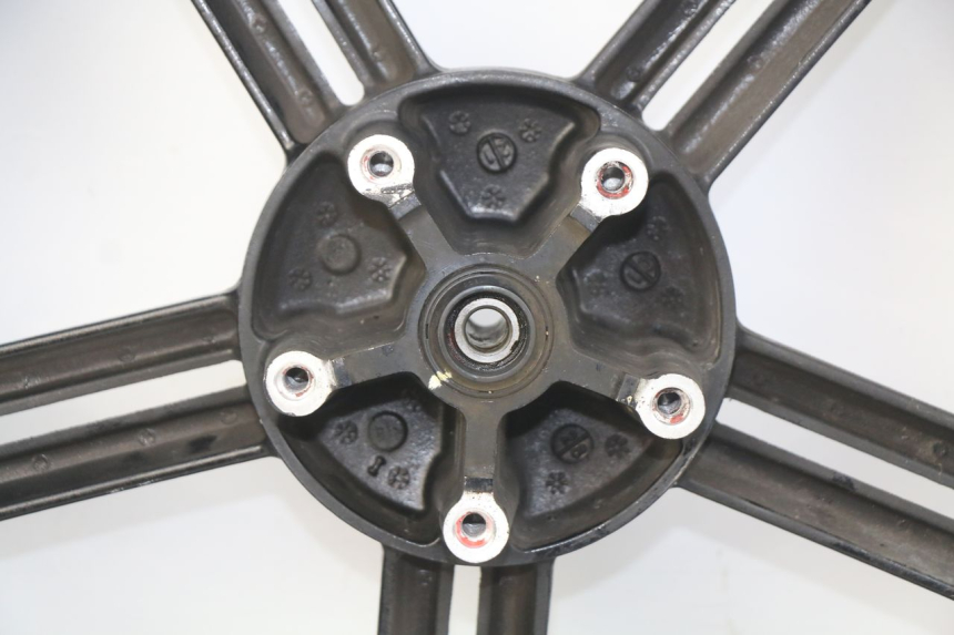 photo de OBRĘCZ PRZEDNIA KYMCO AGILITY 16+ 4T 50 (2018 - 2023) - Szczegóły charakterystyczne