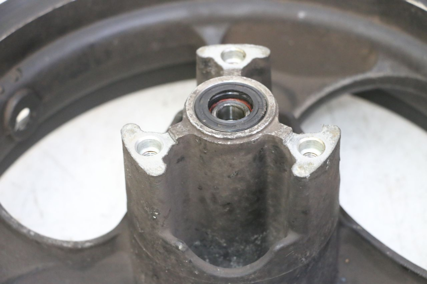 photo de OBRĘCZ PRZEDNIA KYMCO AGILITY 4T 50 (2005 - 2018) - Zoom stanu zużycia