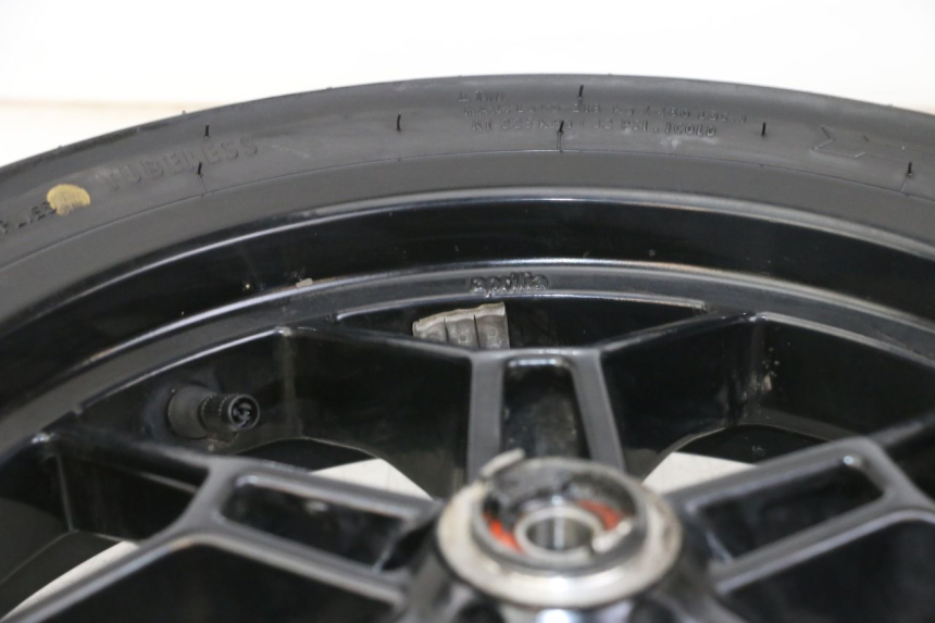 photo de OBRĘCZ PRZEDNIA APRILIA SR MOTARD 50 (2012 - 2018) - Oznaczenia i referencje