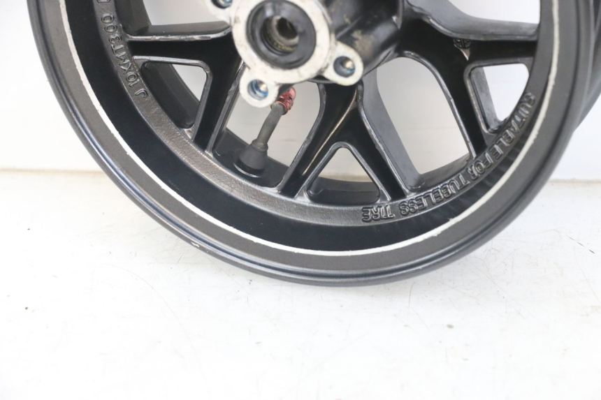 photo de OBRĘCZ PRZEDNIA MBK BOOSTER SPIRIT 50 (2004 - 2017) - Zbliżenie techniczne