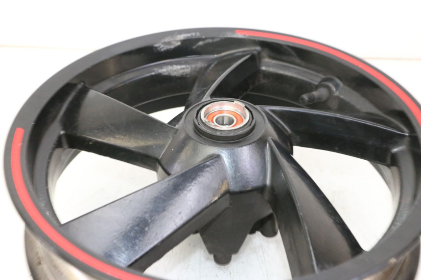 photo de OBRĘCZ PRZEDNIA PEUGEOT CITYSTAR 50 (2013 - 2017) - Zbliżenie komponentów