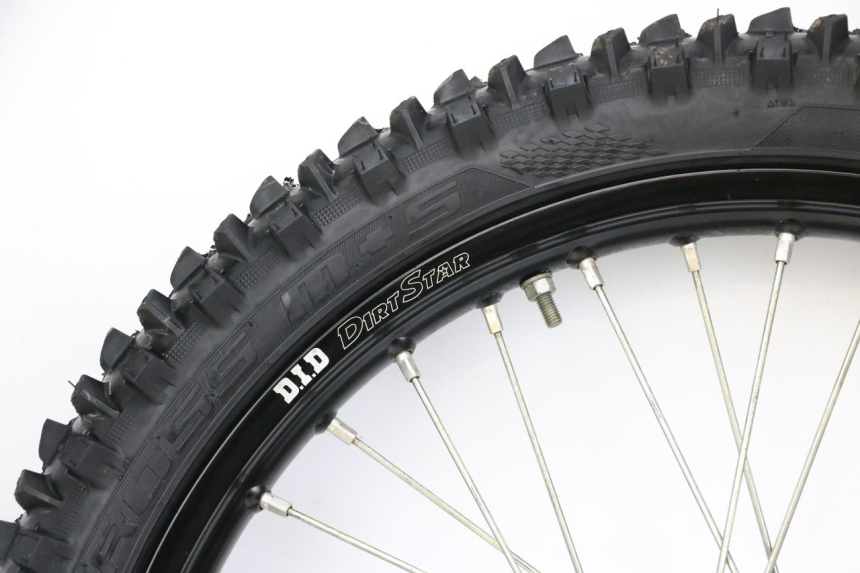 photo de OBRĘCZ PRZEDNIA HONDA CRF R 250 (2020 - 2021) - Zbliżenie komponentów