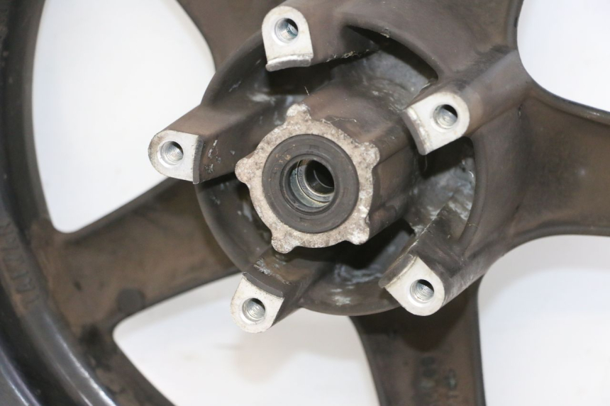 photo de OBRĘCZ PRZEDNIA YAMAHA CYGNUS X INJECTION 125 (2007 - 2013) - Zbliżenie komponentów