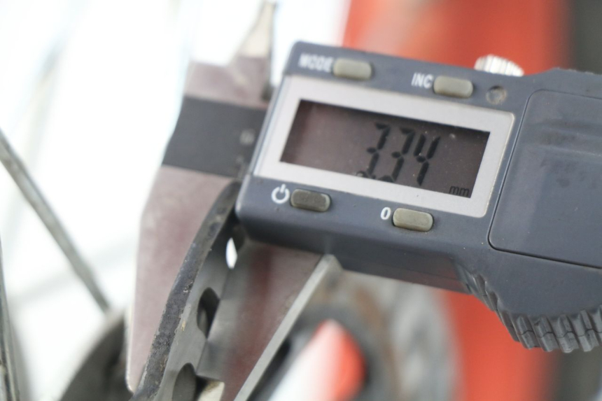 photo de OBRĘCZ PRZEDNIA CCR DIRT BIKE 125 - Zbliżenie komponentów