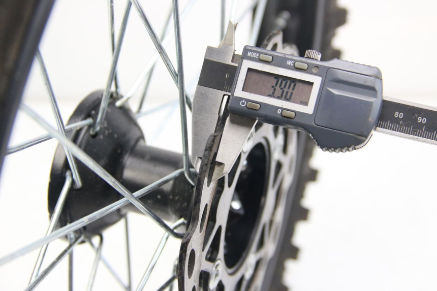 photo de OBRĘCZ PRZEDNIA CCR DIRT BIKE 125 - Zoom stanu zużycia