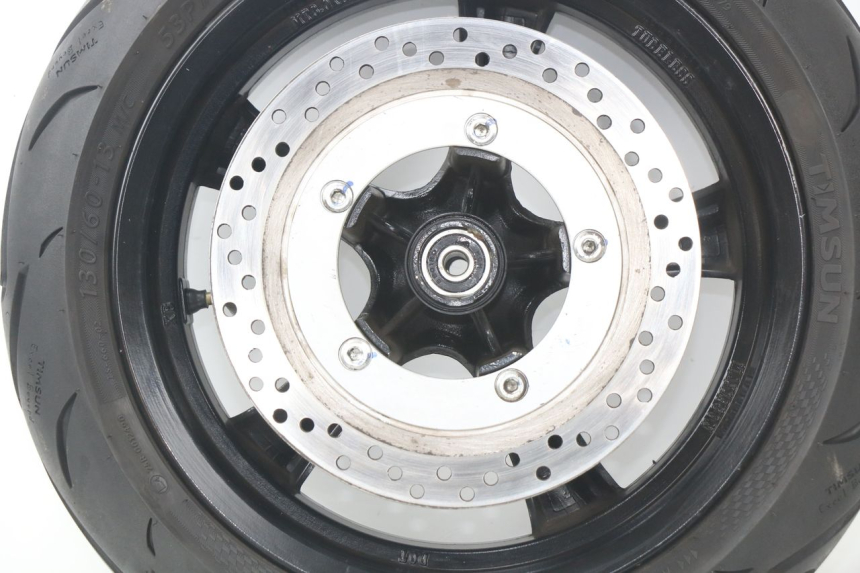 photo de OBRĘCZ PRZEDNIA JM MOTORS F45i 4T 50 (2020 - 2023) - Zbliżenie komponentów