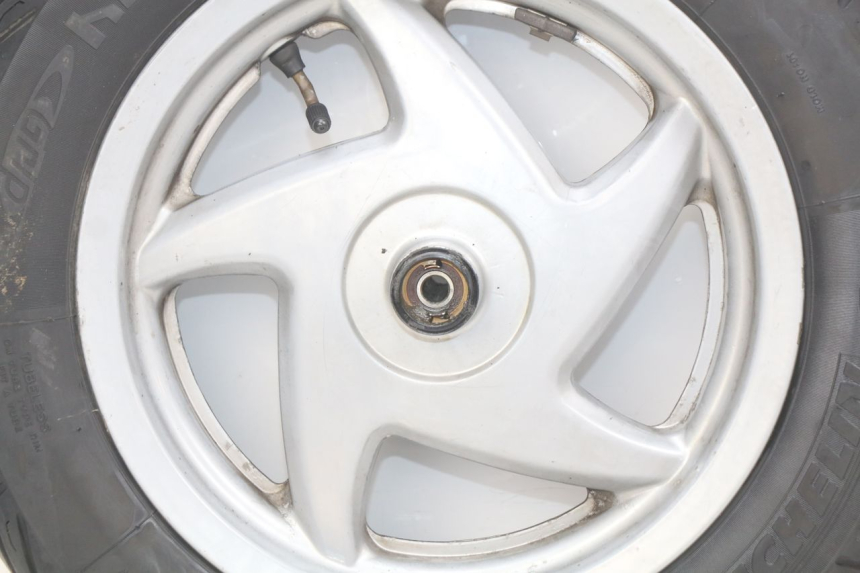 photo de OBRĘCZ PRZEDNIA HONDA FES PANTHEON 2T 125 (1998 - 2002) - Szczegóły charakterystyczne